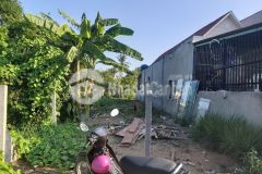 Bán đất mt đường đê bao ấp 1 chợ hưng long bê tông 5m 104m thổ 23m2 cln giá 1.3 tỷ