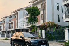 Mua ngay biệt thự 300m2, 3 tầng, đối diện trường quốc tế, gần công viên, giá rẻ