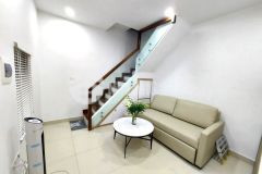 Chỉ 2.4 tỷ. có nhà phố yên phụ, hộ khẩu 3 tầng, ngõ thông ra hồ tây, cách phố 10m.lô góc thoáng.