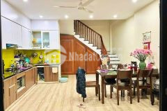 Bán nhà cầu giấy phố nguyễn ngọc vũ 55m x 5t giá 10 tỷ, nhà đẹp, ô chờ thang máy, ở sướng