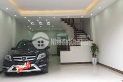 Bán nhà phân lô lạc trung vỉa hè hai bên ô tô chay vòng quanh 7 chỗ vào nhà