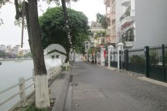 Tôi bán nhà mặt phố bồ đề view hồ bồ đề 68m2 chỉ 13.8 tỷ. lh 0989.62.6116