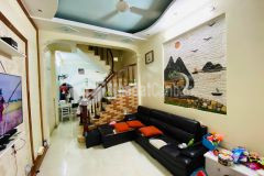 Bán nhà 4 tầng 55m2 gần phố thái thịnh đống đa, lô góc hai mặt đường, ô tô đỗ cửa.