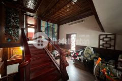 Nhà ốp gỗ lim cực xịn sò bồn tắm bể sục