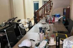 Cho thuê nhà riêng cầu giấy phố trần quốc hoàn 40m x 5t, ngõ ô tô, dân cư đông, kd