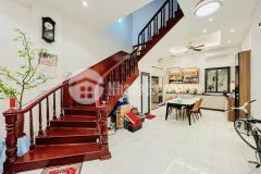 Mặt ngõ lô góc nhà đẹp ở ngay 70m 4t 11xtỷ full nội thất hoàng quốc việt cầu giấy