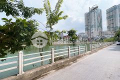 Nhà mặt hồ tai trâu 60m, mt4m, thang máy, gần đường 40m hồng tiến ngọc thụy, vào việc ngay