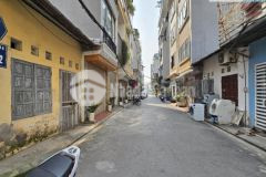 Bán nhà 5,25 tỷ có nhà cấp 4 khu tập thể 918 phúcđồng trước nhà ô tô tránh