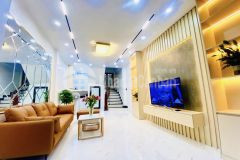 Bán nhà nhanh gấp, phố đội nhân,dt 49mx5 tầng,cực gần ô tô, giá chỉ 6.8 tỷ