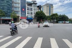 Nhà đẹp lõi bồ đề 70m, 6t, mt 6m, thang máy, gara, ô tô thông, kinh doanh, tiện ích 5.