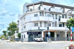 Cho thuê nhà nguyên căn hoàn tt bến lức căn góc 187m2, hướng đông nam, giá 11trtháng