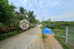 Đất đẹp đường xe hơi gần vòng xoay trung lương