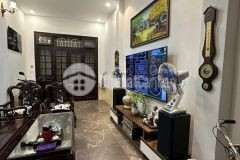 Bán nhà văn cao 35m2 x 6 tầng ô tô tránh trước cửa.