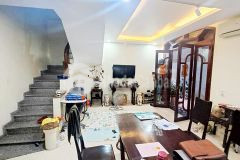 Bán nhà gần hồ hoàng cầu đống đa, ngõ thông, ô tô đỗ cổng, mặt tiền rộng, nhà 4 tầng đẹp.