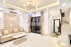 6.9 tỷ lô góc gần phố gần bãi gửi ô tô tặng full nội thất