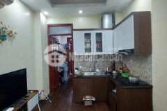 Đỉnh phố cầu giấy, lô góc, 3 mặt thoáng, ba gác tránh, nhà mới ở luôn, 37m2 x5 t, đủ nội thất.