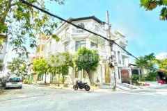 Căn góc tân cổ điển 2 lầu sân thượng mặt tiền đường số phạm hữu lầu.q7