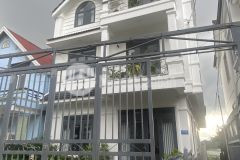 Cho thuê villa sân vườn ngay trung tâm phường 9