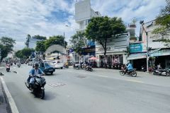 Mặt tiền hoà bình ngay vòng xoay một bước qua đầm sen, q10 dòng tiền 200triệu tháng.