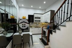 Giá 8.2 tỷ,phố nguyễn phong sắc dt 48m,thang máy,ô tô đỗ cổng, về ở ngay.