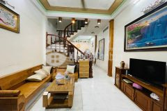 Nhà thịnh quang, đống đa, diện tích 50m2 x 4t, giá 5.9 tỷ vài bước chân ra mặt phố.