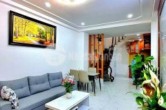 Chỉ có 9.5 tỷ có ngay, phố hoàng sâm, ô tô đỗ cổng, lô góc thaoangs, dt 65mx5 tầng.