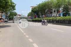 Nhà mới nguyễn văn cừ 55m, mt4.2m, gara, lô góc, thang máy, ô tô đỗ cửa.