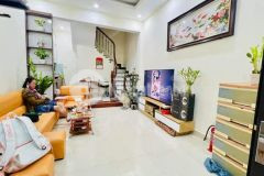 Cần bán nhà đường quan hoa, dt 64mx5 tầng, ô tô vào nhà, giá 9.6 tỷ.