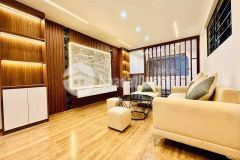 Bán nhà gấp lăm phố phạm tuấn tài,dt 63mx5,ô tô đỗ cửa, giá 9.6 tỷ.