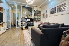 Bán gấp nhà đường trung kính dt 60mx5,ô tô đỗ, về ở ngay, lô góc. 9.4 tỷ.