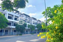 Nhà phố hoàn thiện 1 trệt, 2 lầu, sân thượng tt bến lức hướng đông nam thoáng mát 11trtháng