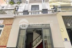 Bán nhà 2 lầu khu dân cư đông đúc không quy hoạch, giá dưới 3 tỷ