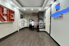 Cho thuê nhà tại nghĩa đô, cầu giấy dt 45m, 5t 1 tum giá 25tr, ô tô tránh