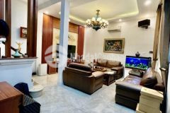 Bán gấp lắm, đường lạc long quân, dt 40mx5 tầng, ô tô đỗ, kinh doanh tốt, giá 7 tỷ.