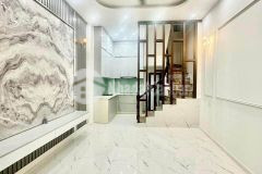 Cực kỳ rẻ, đường lạc long quân, 41mx5 tầng, ô tô đỗ, kinh doanh tốt, chỉ 7.1 tỷ.