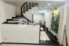 Gấp cần bán nhà nguyễn hoàng tôn, 45mx5,ngõ ô tô đỗ cửa nhà, giá 7.3 tỷ.