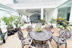 Bán nhà bt cầu giấy. tháng máy. lô góc. ô tô. dt 180m2. mt 20m. 5 tầng. giá 40 tỷ.