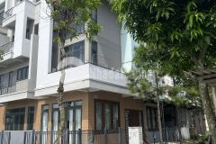 Bán shophouse giá rẻ chân đế chung cư sắp xây dựng