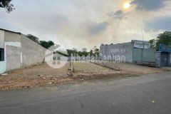 Cắt lỗ nền đất 155m2 thổ cư shr giá 330 triệugiá bao sổ mt đường 24m, cạnh chợ, ủy ban