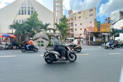 Bán nhà ngộp 3 tầng btct đẹp hẻm 1 sẹc gần tô hiến thành 45m2 sát chợ 7 tỷ.