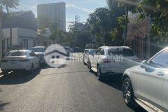 Bán nhà phố nguyễn sơn, 3 tầng, dt 68m2, mt 4.2m, giá 9 tỷ, dân xây