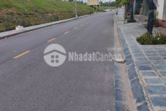 Ô tô đỗ gần thuan tien gan truong hoc,hang xom vincom