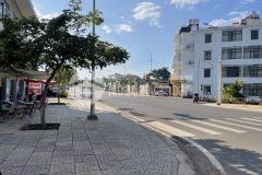 Bán khách sạn đang cho thuê ngay tttp đồng xoài 225m2 shr 13.5 tỷ. lh0978077345.