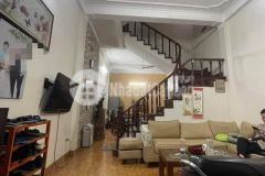 Bán nhà hoa bằng cầu giấy 50m, mt 4.35m xây 4t giá 7.45 tỷ, phân lô, gần ô tô