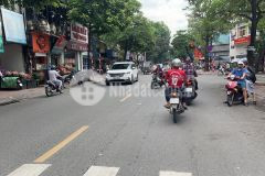 Nhà dân xây lõi ngọc lâm 70m, mt4m, thang máy, sát phố, 2 thoáng, tiện ích vô vàn.