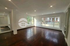 Cho thuê nhà rộng đẹp tại quảng an, tây hồ. 35tr diện tích 140m2, sân vườn 50m2