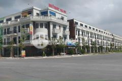 Cho thuê nhà trệt 3 lầu mới đẹp sẵn nội thất kdc hồng loan 5c, ngay cầu trần hoàng na