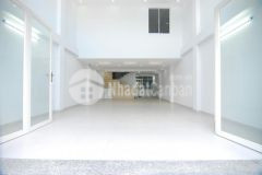 Cho thuê khách sạn góc 2 mặt tiền phó đức chính cách biển chỉ 50m.