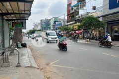 Nhà phố đẹp 3 tầng hxh 1 trục cmt8 54m2 ngang 5.2m kế bên chợ nhỉnh 5 tỷ.