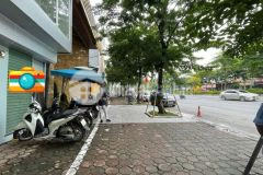 Bán nhà mặt đường võ chí công dt 60m mặt tiền khủng gần 8m hiện có nhà 2 tầng cũ xác định bán đất